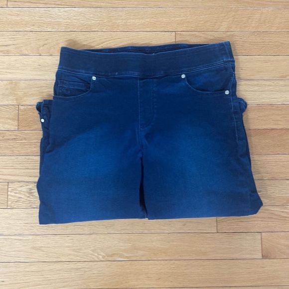 🔴 2 for $25 Gloria Vanderbilt Avery total contour cropped jeans - Picture 2 of 14